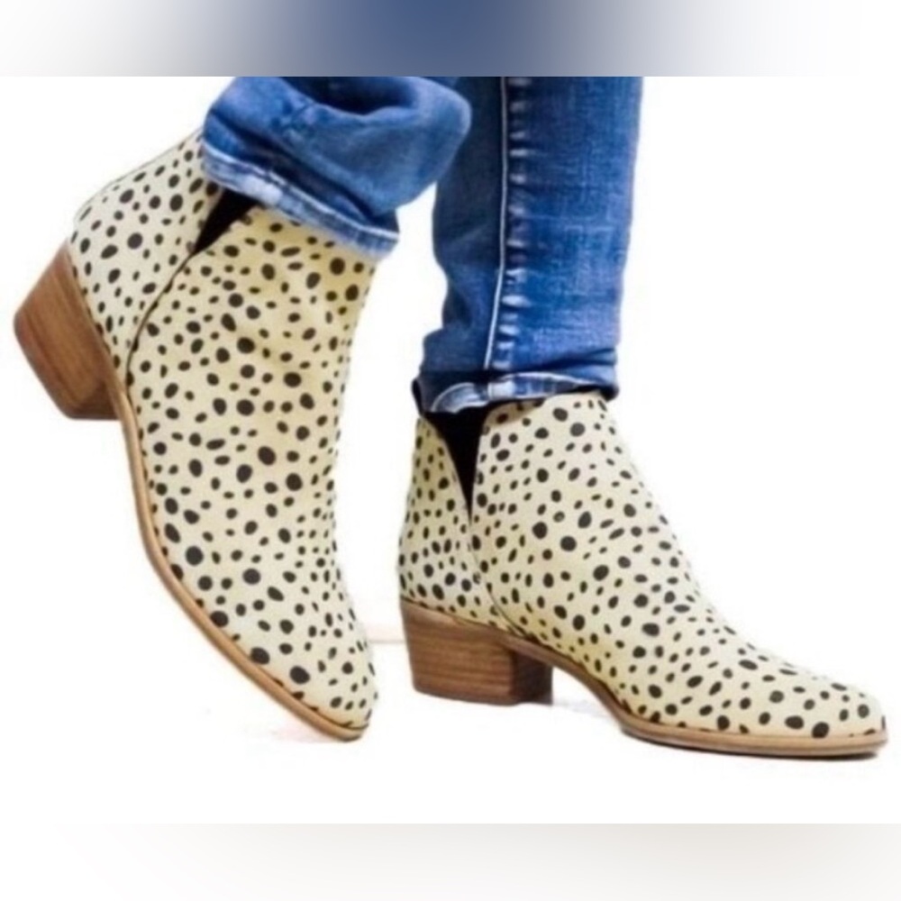 NWT Box Dolce Vita “Kaidie” Cream and Black Spotted Suede Ankle Boots - Picture 11 of 16